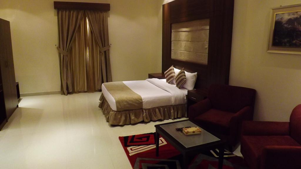 Baron Palace - Almasif Hotel Apartments Riade Quarto foto