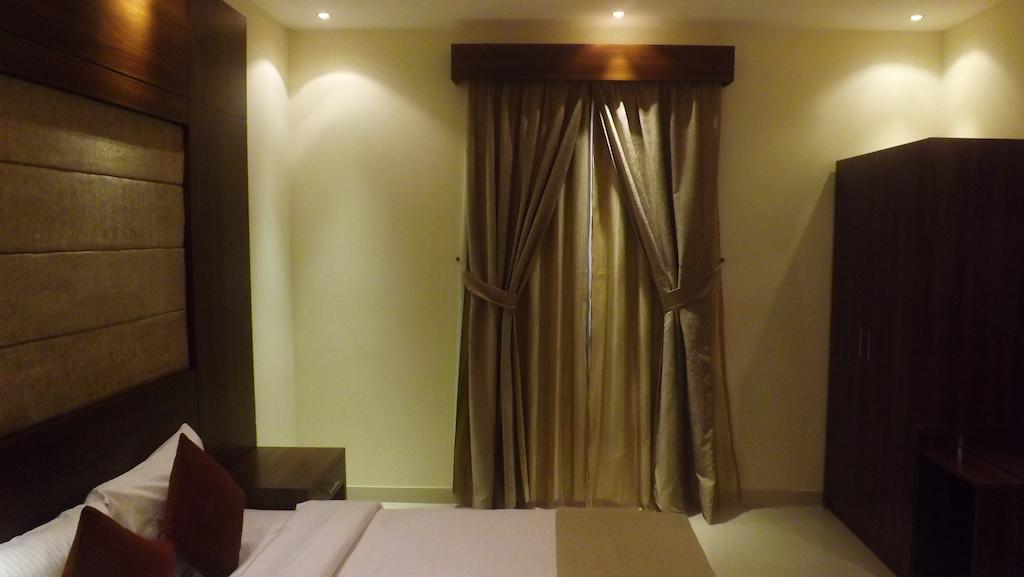 Baron Palace - Almasif Hotel Apartments Riade Quarto foto